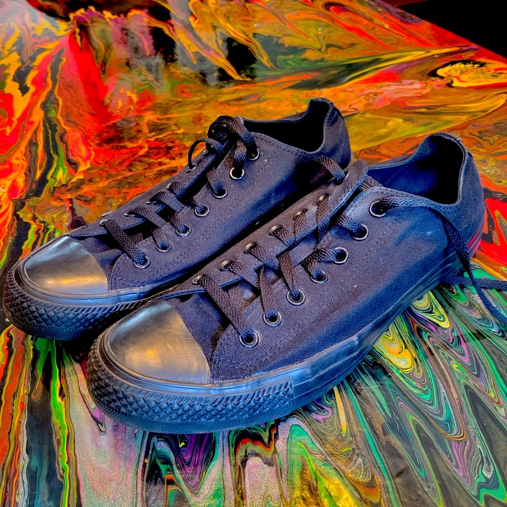 Men’s lowtop Converse size 11